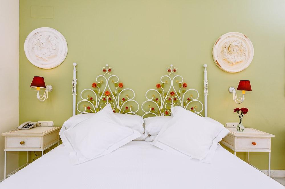 Basic Hotel Dona Manuela Seville Luaran gambar
