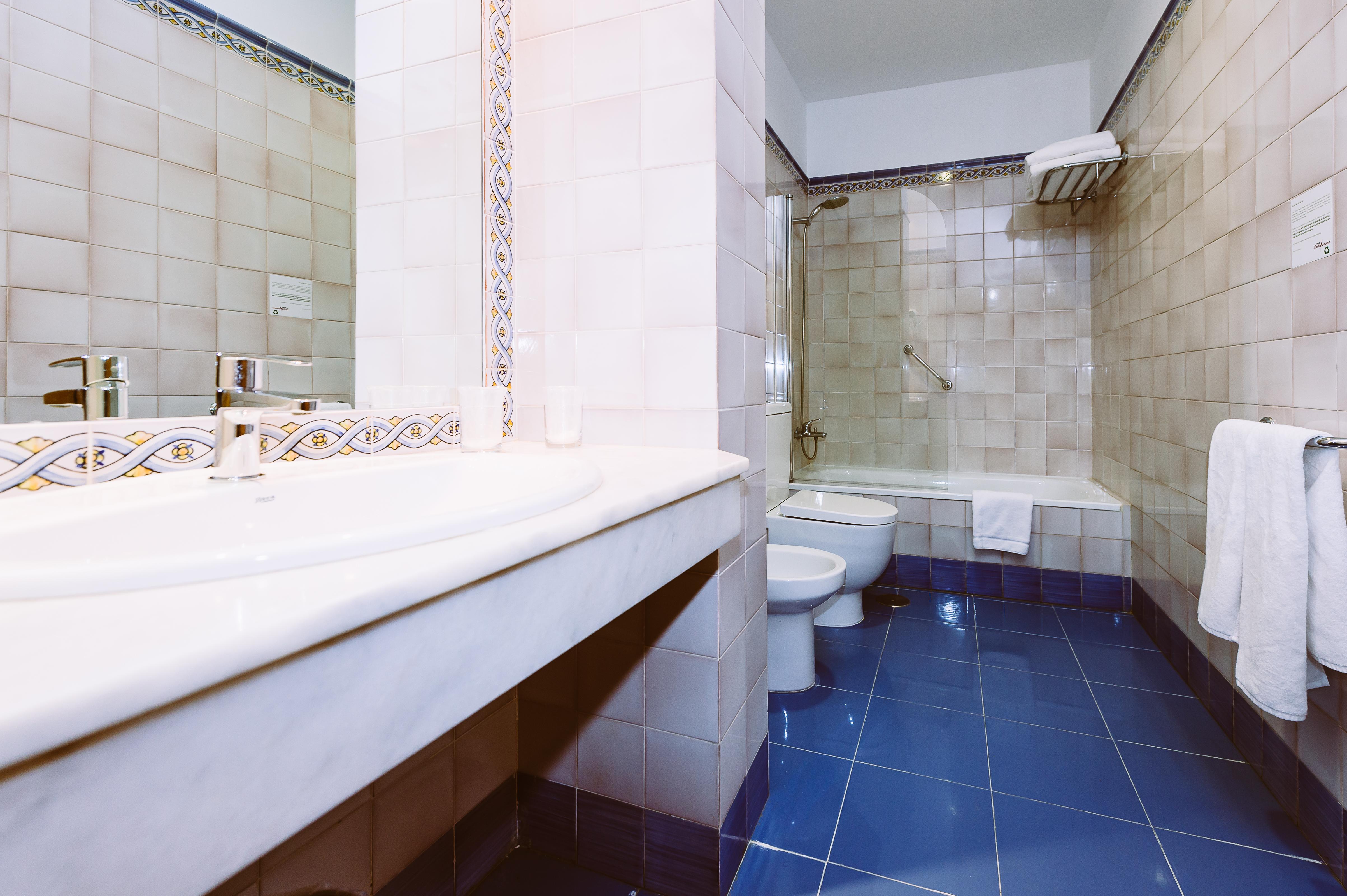 Basic Hotel Dona Manuela Seville Luaran gambar