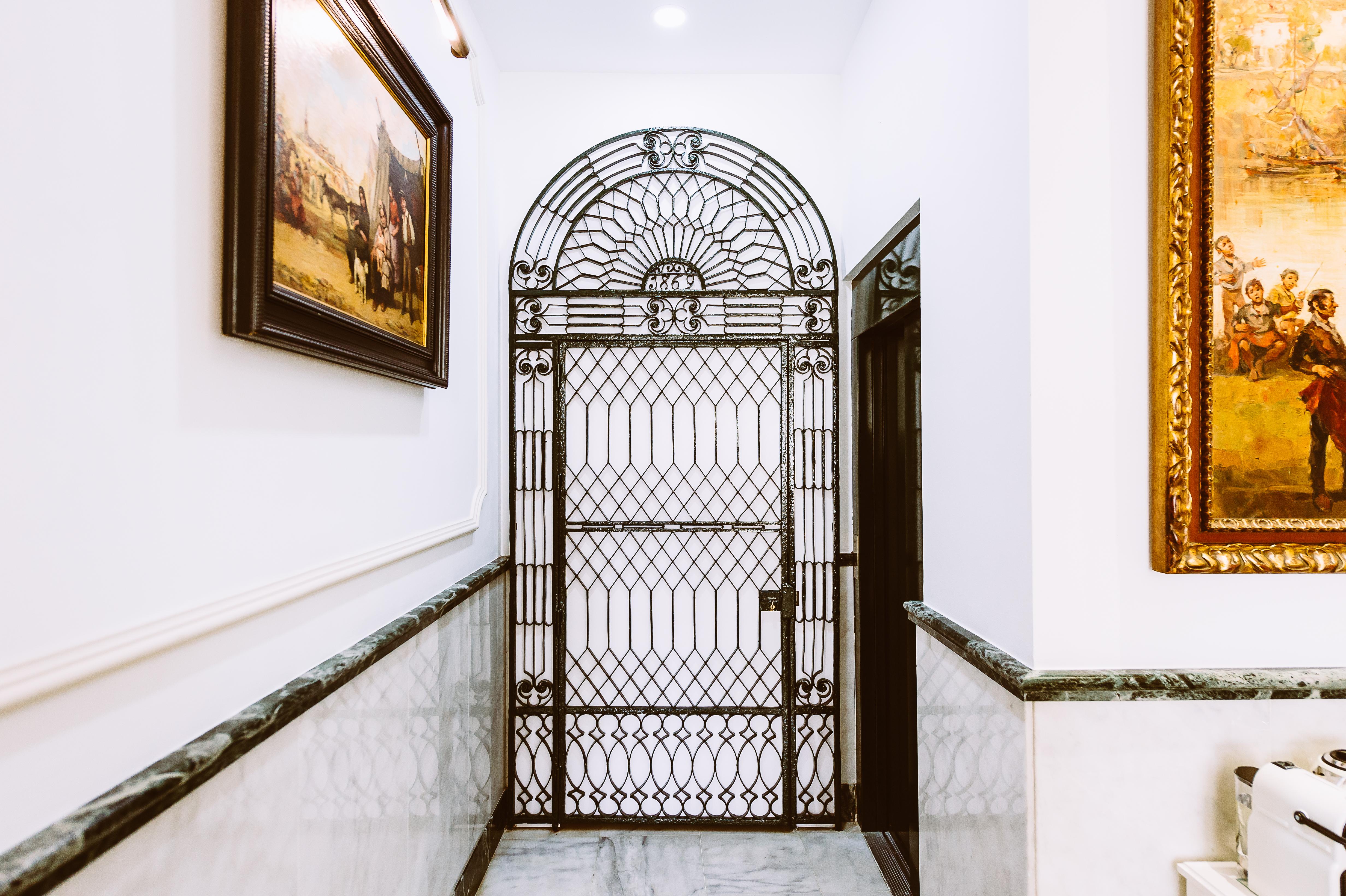 Basic Hotel Dona Manuela Seville Luaran gambar