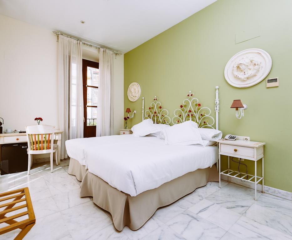 Basic Hotel Dona Manuela Seville Luaran gambar