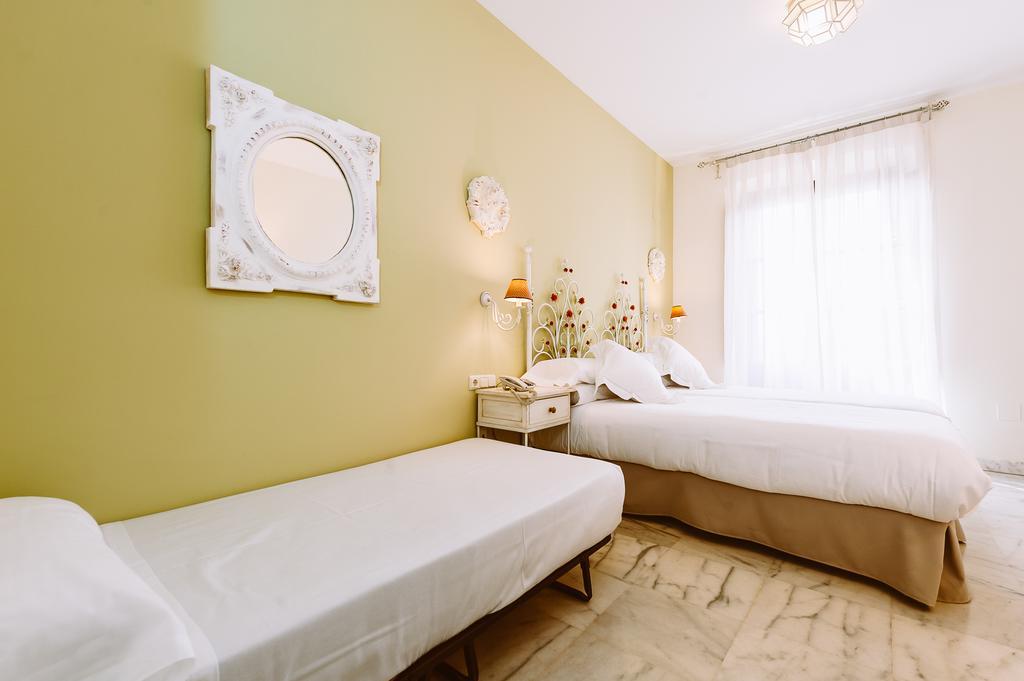 Basic Hotel Dona Manuela Seville Luaran gambar