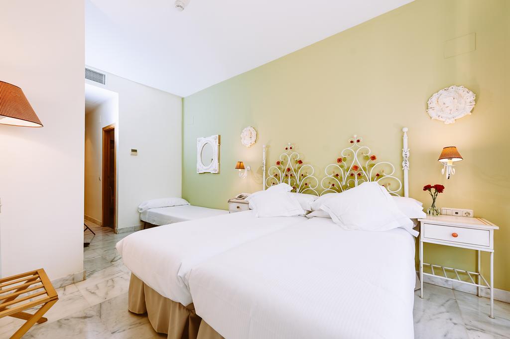 Basic Hotel Dona Manuela Seville Luaran gambar