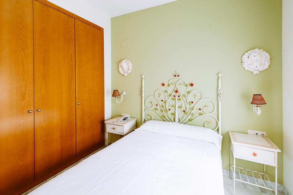 Basic Hotel Dona Manuela Seville Luaran gambar