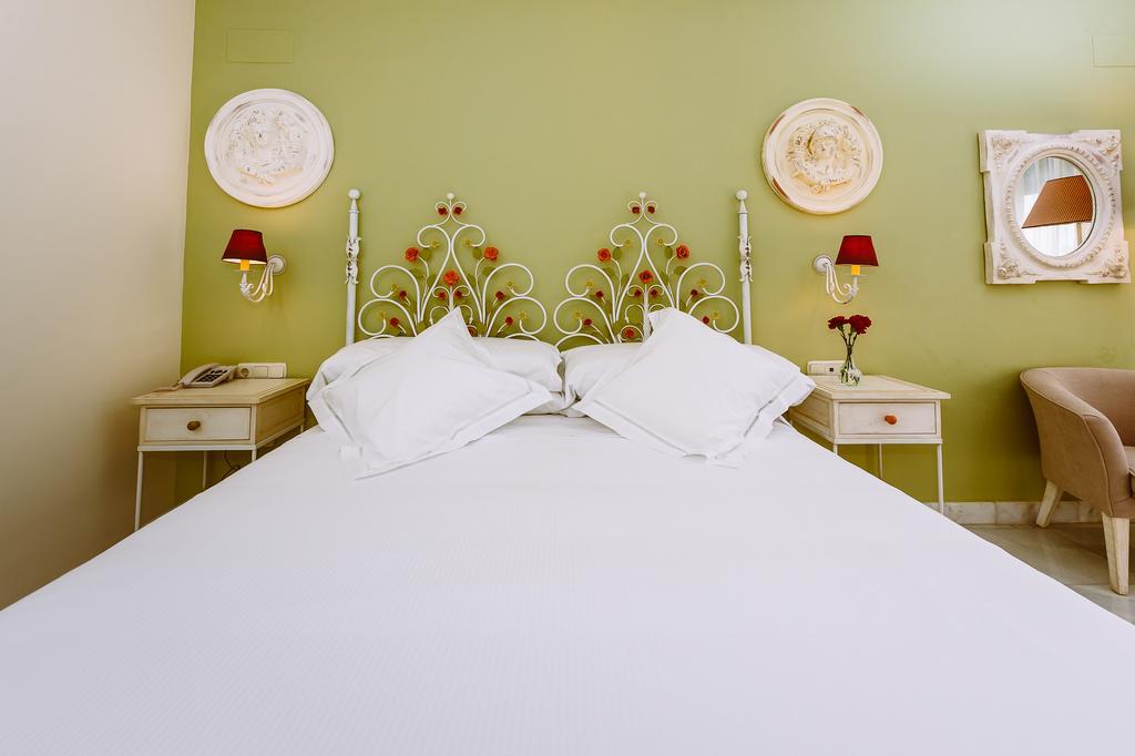 Basic Hotel Dona Manuela Seville Luaran gambar