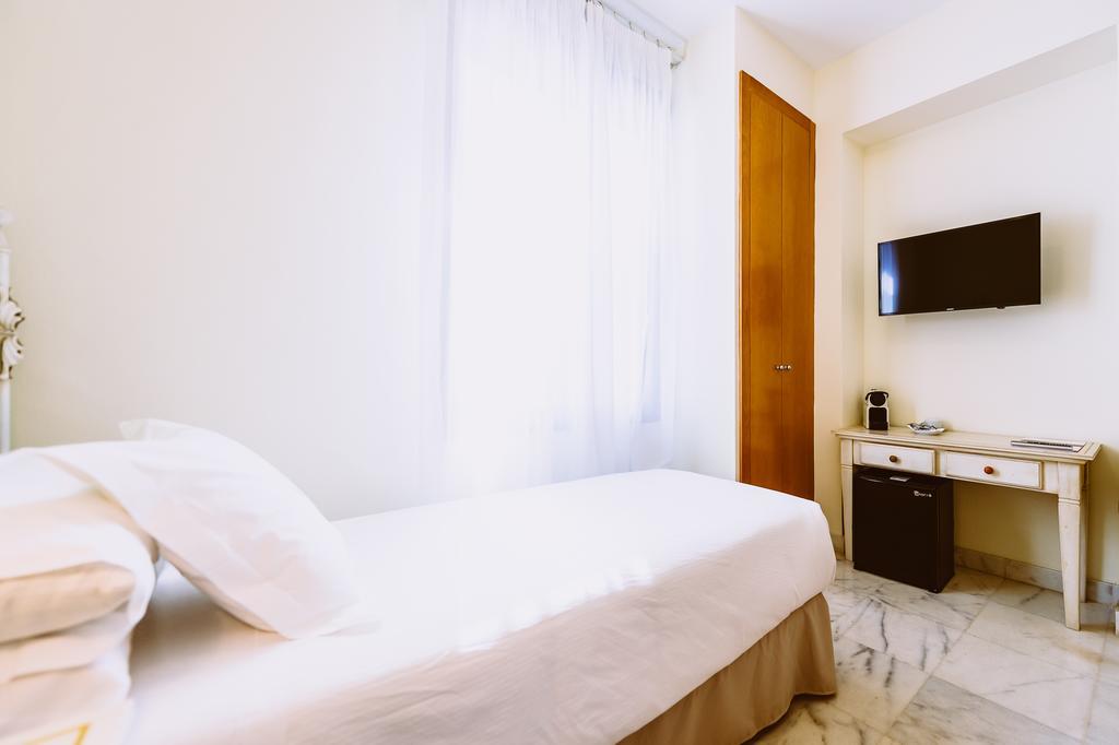 Basic Hotel Dona Manuela Seville Luaran gambar