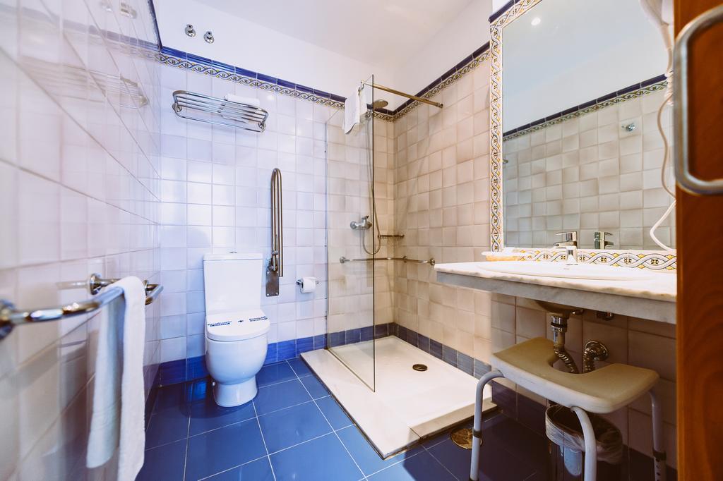 Basic Hotel Dona Manuela Seville Luaran gambar