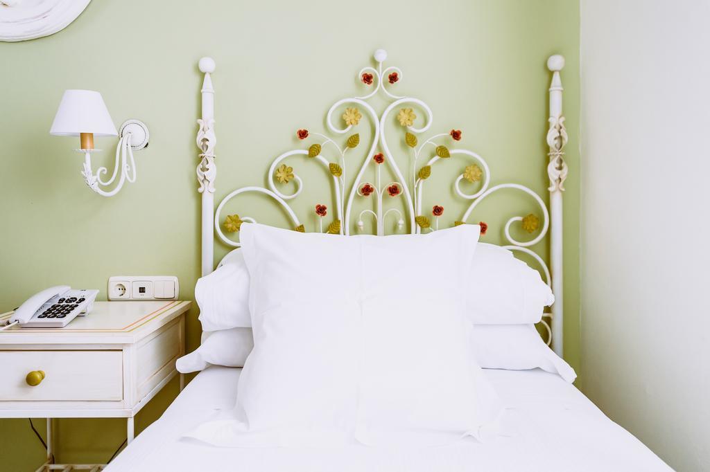 Basic Hotel Dona Manuela Seville Luaran gambar