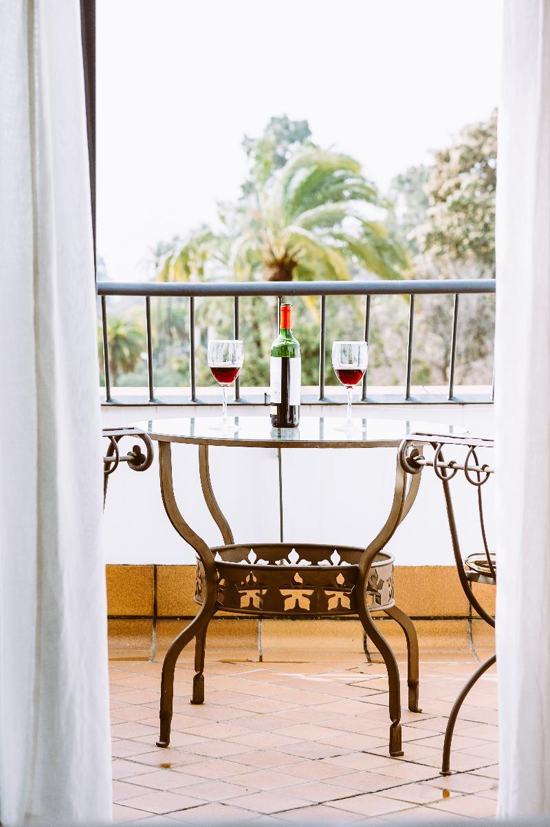 Basic Hotel Dona Manuela Seville Luaran gambar
