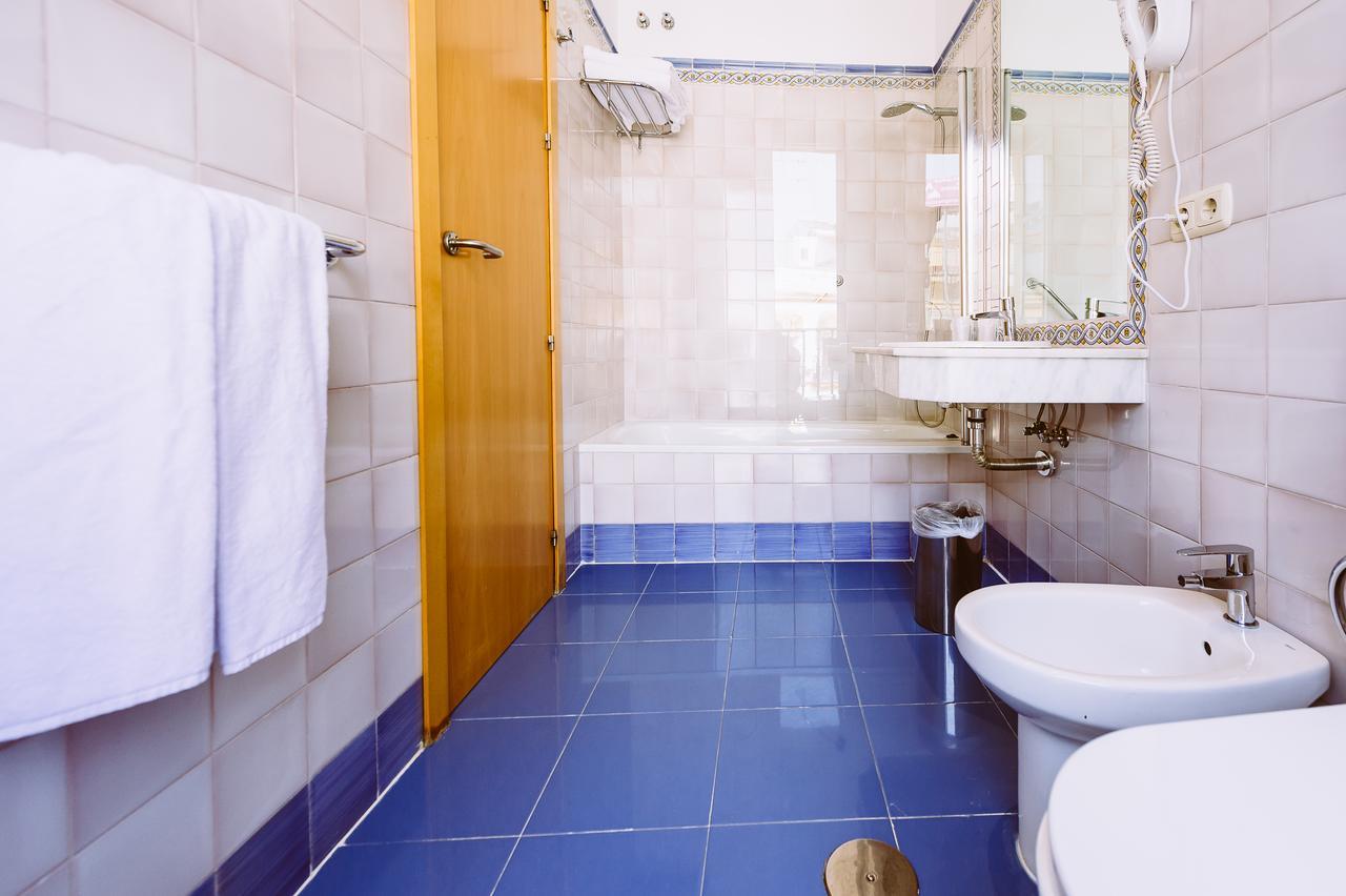 Basic Hotel Dona Manuela Seville Luaran gambar
