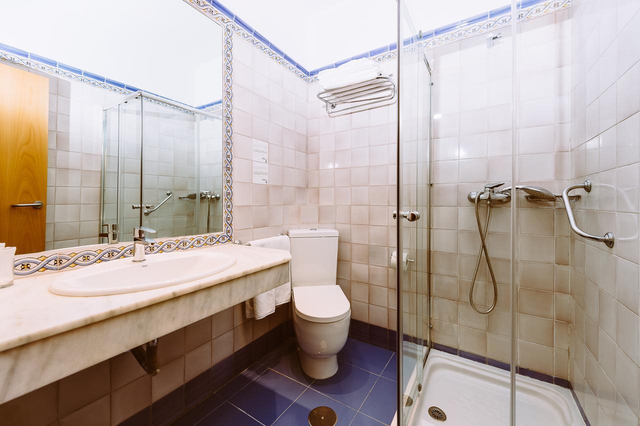 Basic Hotel Dona Manuela Seville Luaran gambar