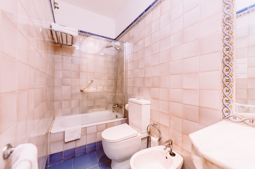 Basic Hotel Dona Manuela Seville Luaran gambar