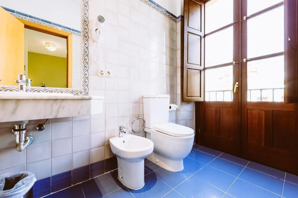 Basic Hotel Dona Manuela Seville Luaran gambar