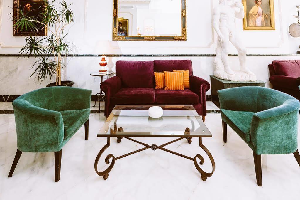 Basic Hotel Dona Manuela Seville Luaran gambar