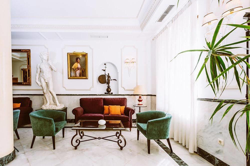 Basic Hotel Dona Manuela Seville Luaran gambar