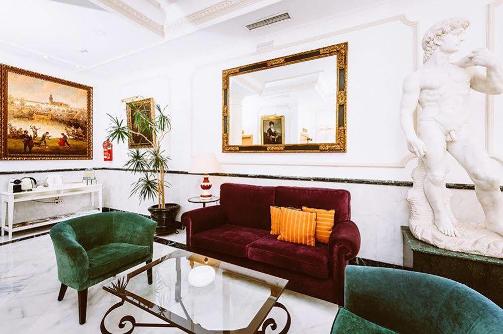 Basic Hotel Dona Manuela Seville Luaran gambar