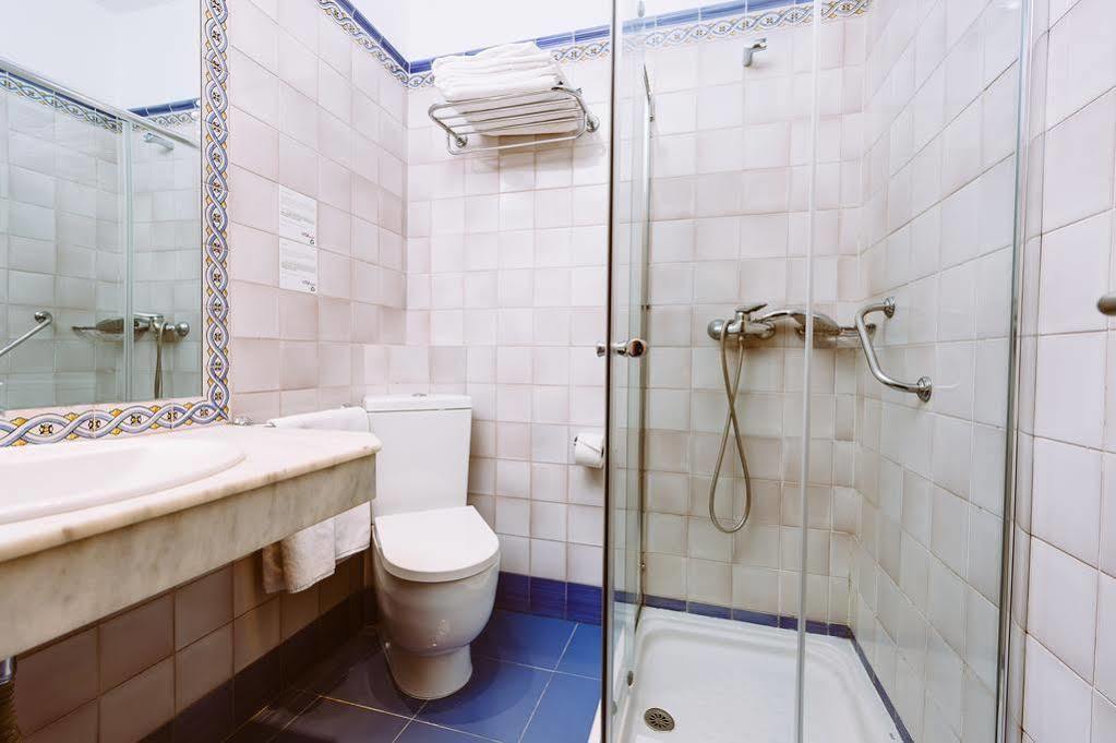 Basic Hotel Dona Manuela Seville Luaran gambar