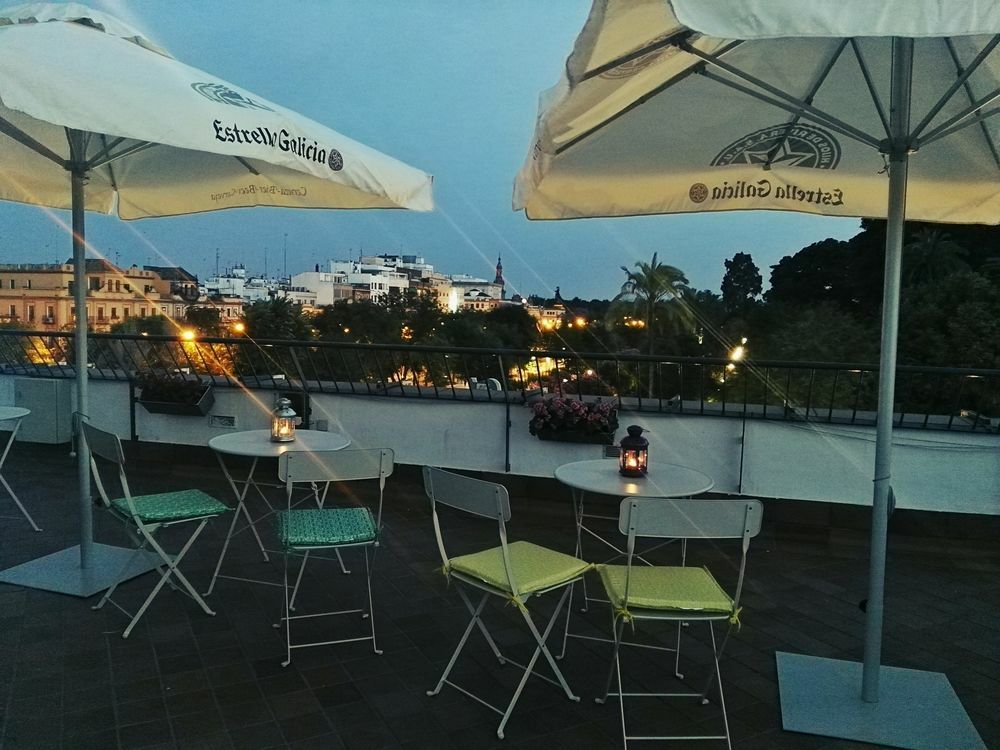 Basic Hotel Dona Manuela Seville Luaran gambar